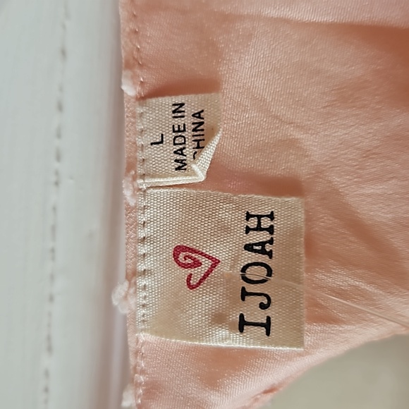 Blouse/dress size L.. I ❤️JOAN...PEACH WITH EMBROIDERED FLOWERS ON TOP - Picture 2 of 12